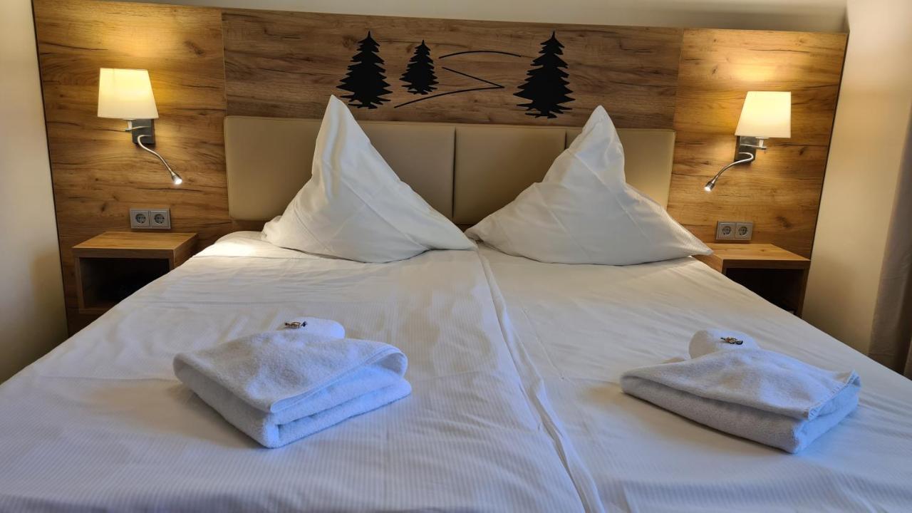 Hotel Am Wald B&B Михендорф Экстерьер фото